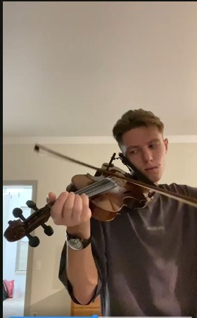 Violin meme. Мазас Этюд 3. Мужик со скрипкой Мем. Мем про мальчика со скрипкой.