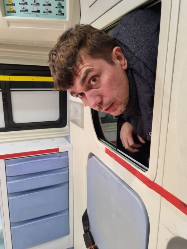 Создать мем: александр карпов журналист вести москва, сергей трейсер, в вагоне метро