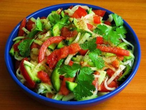 Создать мем: салат помидоры огурцы лук калорийность, картинки овощного салата, yeşil salata