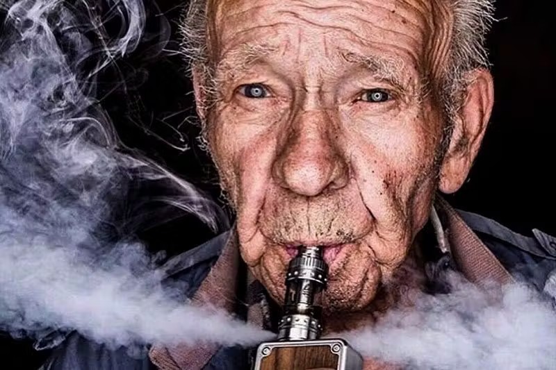 Создать мем: vape, дед с вейпом, скриншот