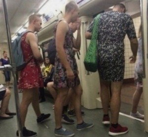 Создать мем: приколы, убойный юмор про нашу жизнь, парни в платьях в метро