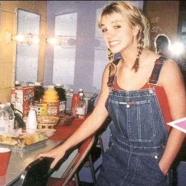 Создать мем: бритни спирс 1998, britney spears may 1999, бритни спирс