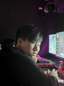 Создать мем: азиат, геймер, компьютерные игры
