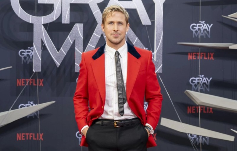 Create meme: ryan gosling 2022, Ryan Gosling , Ryan Gosling in Red