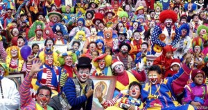 Create meme: clown, the parade of clowns, a crowd of clowns