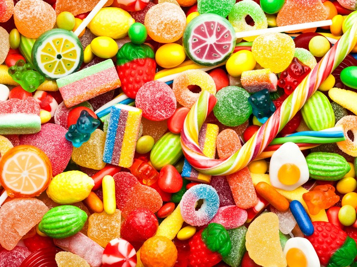 Создать мем: круглые цветные конфеты, разноцветные сладости, конфеты фон