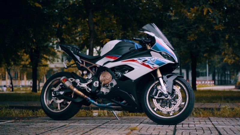 Создать мем: s 1000 rr bmw, бмв s 1000 rr, 1000 rr