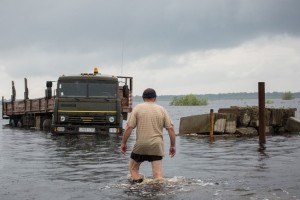 Создать мем: переправа ухта вуктыл, паводок, река