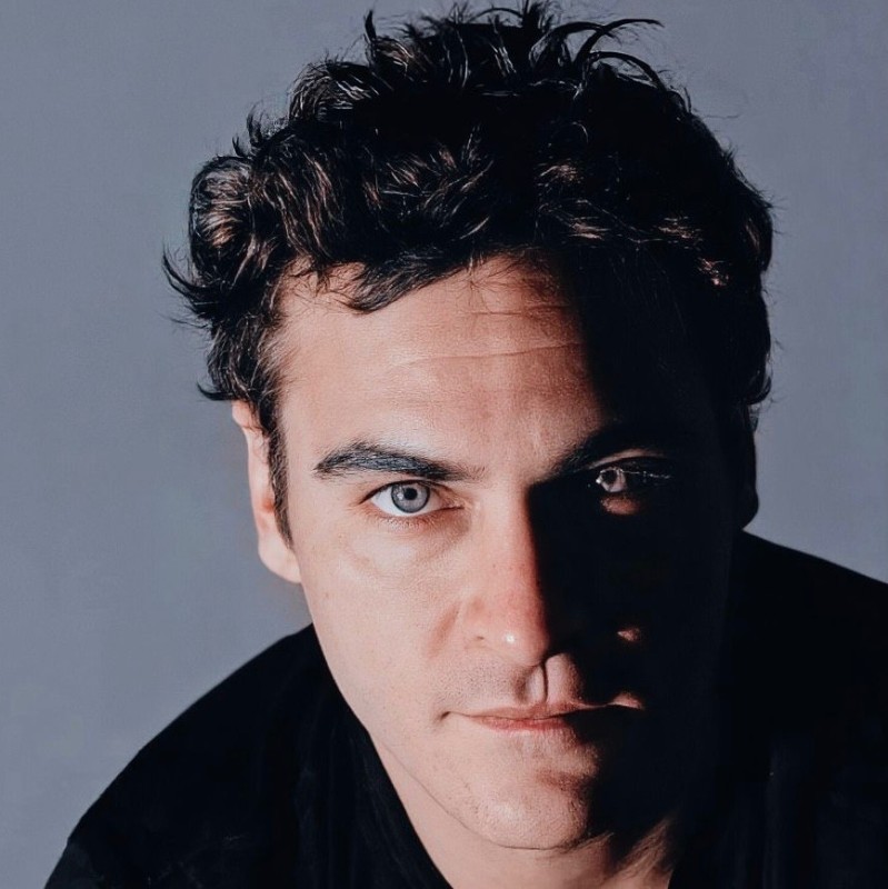 Create meme: Joaquin Phoenix, Joaquin Phoenix Gladiator, Joaquin Phoenix as a young man