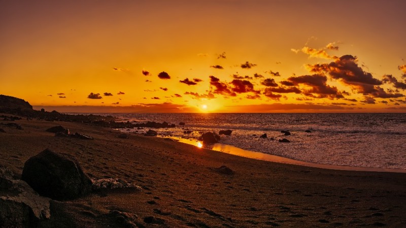 Create meme: sunset on the shore, beach sunset, ocean sunset
