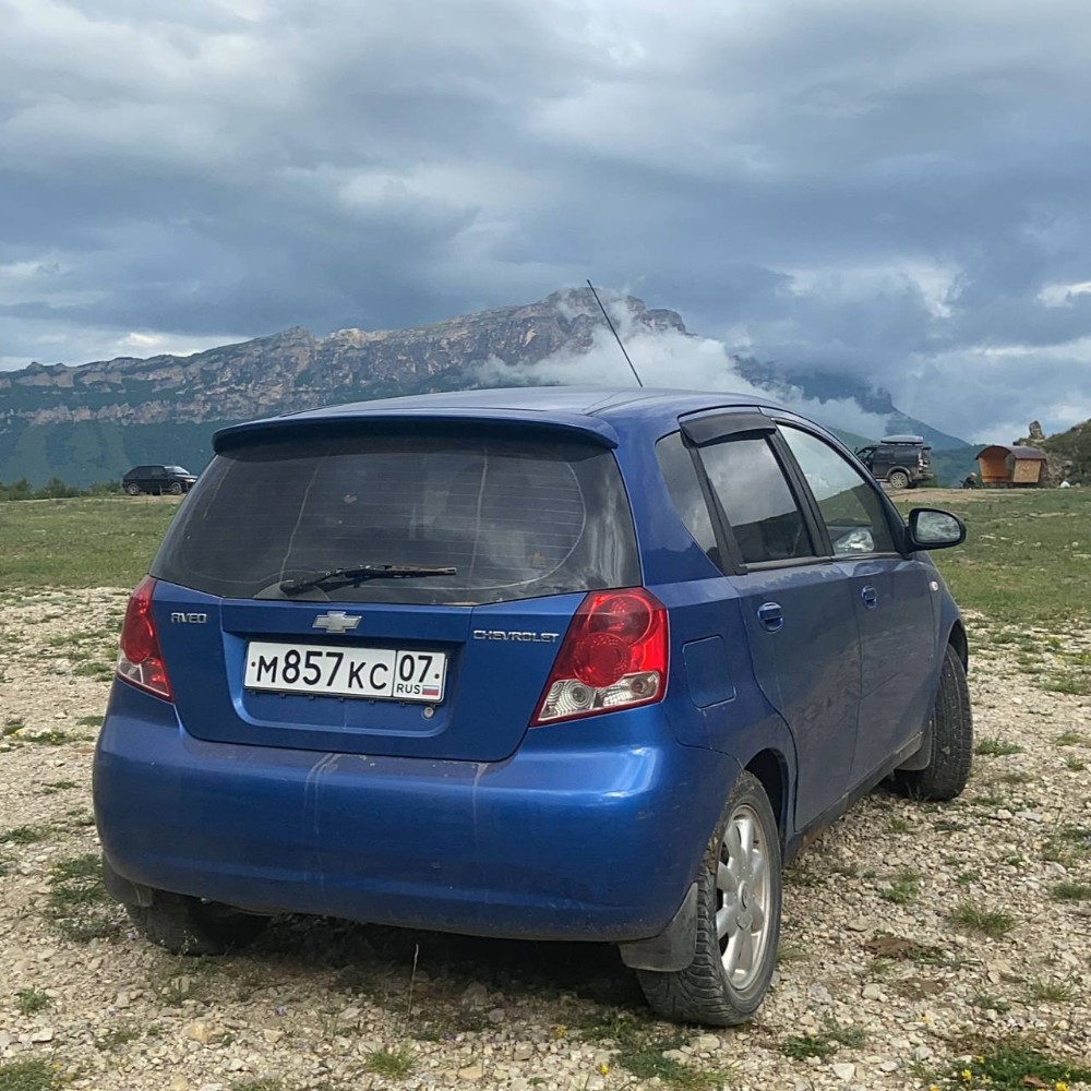 Создать мем: Toyota Verso I, chevrolet aveo t 200 хэтчбек, chevrolet aveo 2008