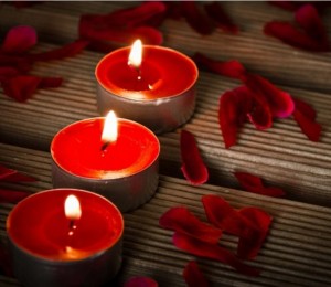 Создать мем: свечи, красная свеча, романтические ритуалы