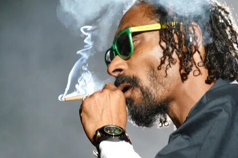 Create meme: Snoop Dogg with pot, Snoop Dogg weed, Snoop Dogg smokes