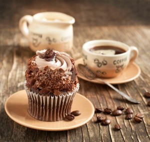 Создать мем: кекс с рикоттой и шоколадом, чашка кофе с капкейком, кофейный кекс с рикоттой