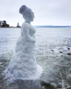Создать мем: снежная баба, snowman, снеговик женская грудь