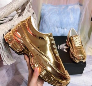 Создать мем: золотые туфли, обувь, золотая бутса чм 2з018