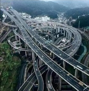 Создать мем: автомобильная развязка в гуйчжоу, самая сложная дорожная развязка в мире, дорожные развязки гонконг