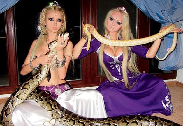 Create meme: Valeria Lukyanova, olga oleynik, valeria Lukyanova with snakes