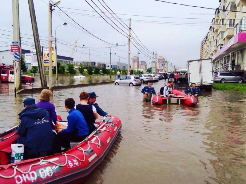 Создать мем: затопленные, сочи наводнение, потоп в краснодаре 1 июня 2016