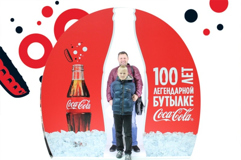 Создать мем: кока кола, рекламный слоган кока колы, бутылка кока кола акция новогодняя 2022 года