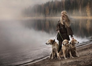 Создать мем: Елена Шумилова, девочка с собакой, женщина с собакой