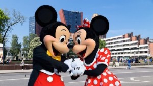 Создать мем: микки и минни маус, mickey and minnie mouse, disneyland paris