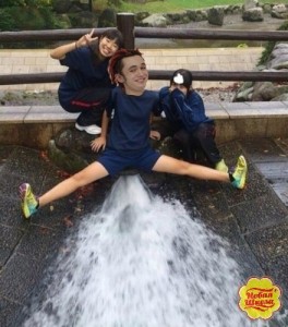 Создать мем: japanese high school girls, прикольные, мем шкура