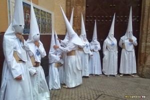 Создать мем: секта, semana santa, ku klux klan