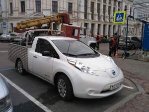 Создать мем: электромобиль, ниссан leaf, nissan leaf