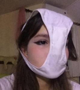 Создать мем: девушка маска, маска, ужасные фотографии