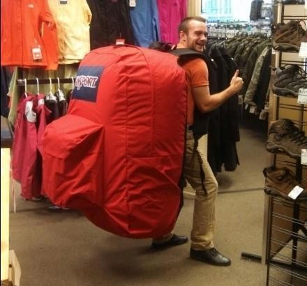 Создать мем: самый большой рюкзак, огромный рюкзак, большой рюкзак