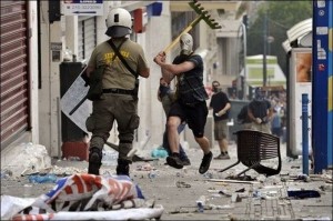 Создать мем: Массовые беспорядки в Греции, Человек, массовые беспорядки