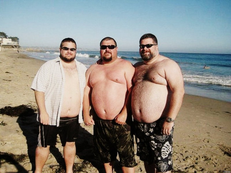Создать мем: пузатый мужик, мужчина, толстые парни на пляже