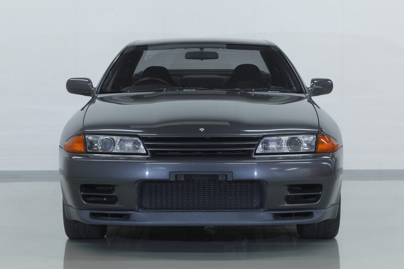 Создать мем: nissan skyline gt r r 33, nissan skyline gtr r 32, nissan skyline gt r r 32