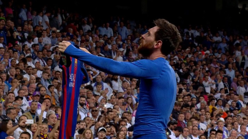 Create meme: Messi Lionel Andres, Messi holds a T-shirt in El Classico, messi 