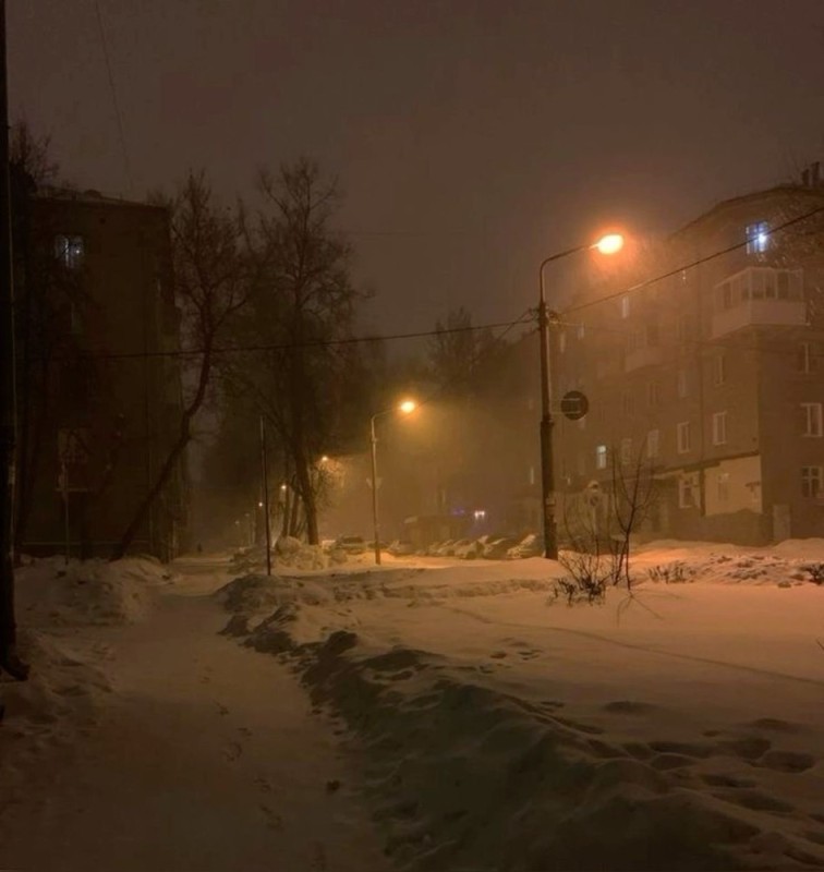 Create meme: snowfall , ferghana 15 snow night, street at night in winter