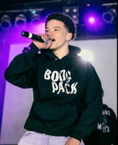 Создать мем: lil mosey концерт, рэпер, lil mosey certified hitmaker (ava leak)