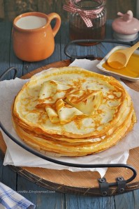 Create meme: Tatar pancakes Belen, pancakes, Maslenitsa pancakes with sour cream pictures