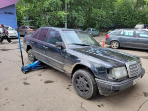 Создать мем: Mercedes-Benz S-klasse IV (W220), mercedes-benz w201, мерседес w 124