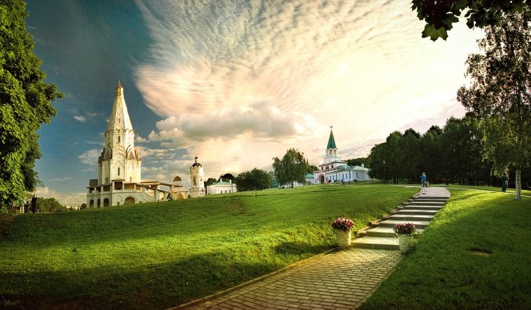 Create meme: kolomenskoye, church of the ascension of the Lord in kolomenskoye, kolomenskoye park moscow