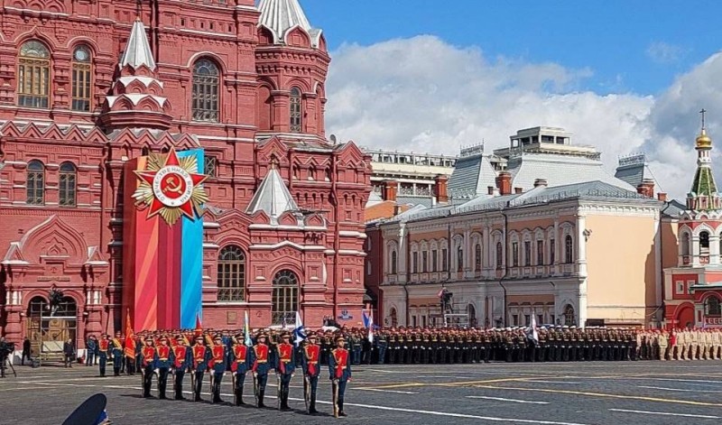 Create meme: red square on May 9, Victory Day parade Kremlin, Victory Day parade Red Square