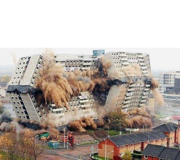 Создать мем: разрушенное здание, взрыв здания, разрушение зданий и сооружений