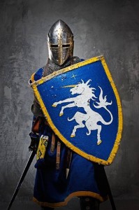 Создать мем: средневековый рыцарь с щитом и мечом, рыцарь за щитом, средневековый рыцарь