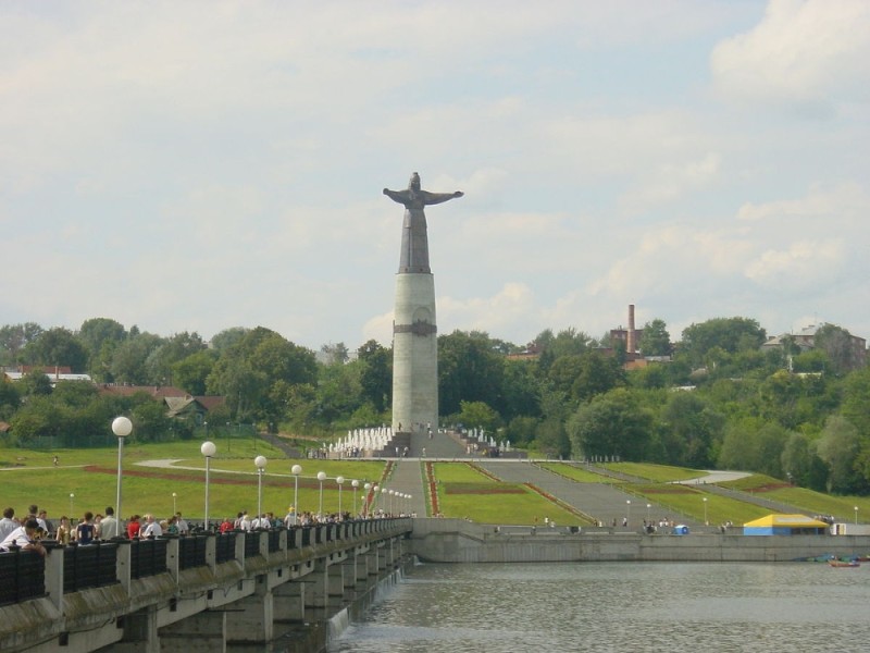 Create meme: monument to the mother of Cheboksary, Cheboksary Bay monument to the mother, monument to the patron mother in Cheboksary