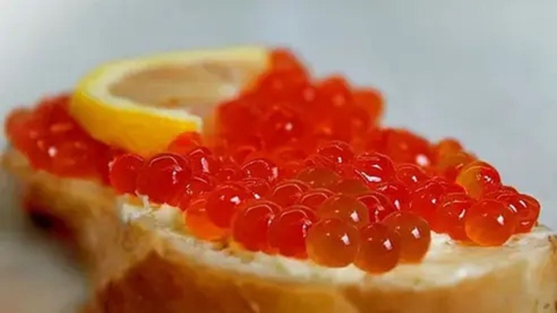 Create meme: red caviar, sandwiches with red caviar, caviar sandwiches