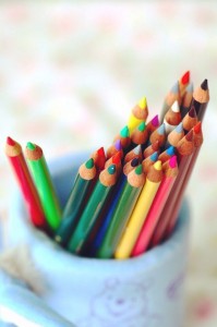 Создать мем: фон цветные карандаши, подставка для карандашей из карандашей, цветные карандаши для рисования
