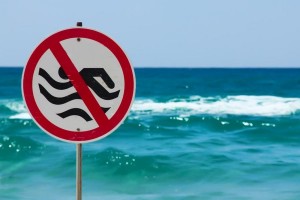 Создать мем: знаки запрещения на пляже, знаки, на море