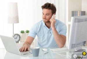 Создать мем: бизнесмен перед компьютером, мужчина на работе, идеальный мужчина за компьютером