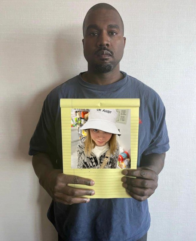 Создать мем: kanye holding, kanye west meme, канье уэст с листом бумаги