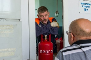 Создать мем: бытовой газовый баллон, заправщик газовых баллонов, баллон с газом